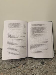 Otwarta książka Jestem Cudem z widocznym fragmentem tekstu